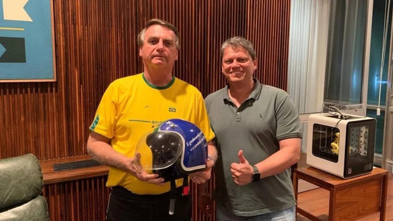 Bolsonaro Realiza Encontro Com Padre Kelmon E Tarcísio De Freitas