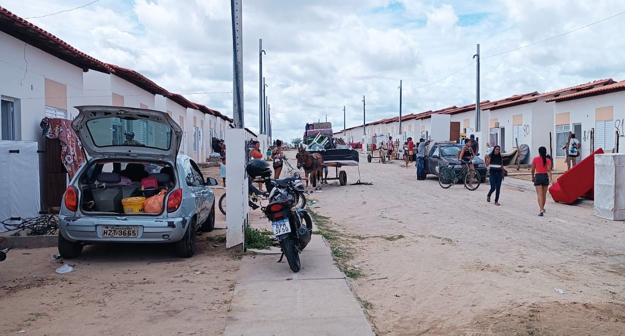 Reintegração De Posse Em Residencial Francisco Chagas Ocorre Sem Resistência Em Paulo Afonso