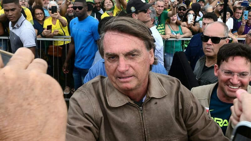 Deputado Usa Violão Do Coldplay Para Defender Bolsonaro Em Caso De Joias Sauditas