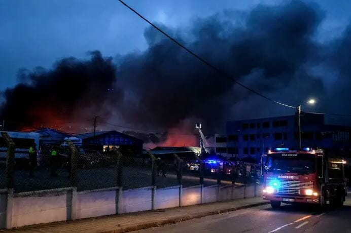 Incêndio Em Fábrica De Produtos Químicos Em Gondomar Deixa Dois Bombeiros Feridos