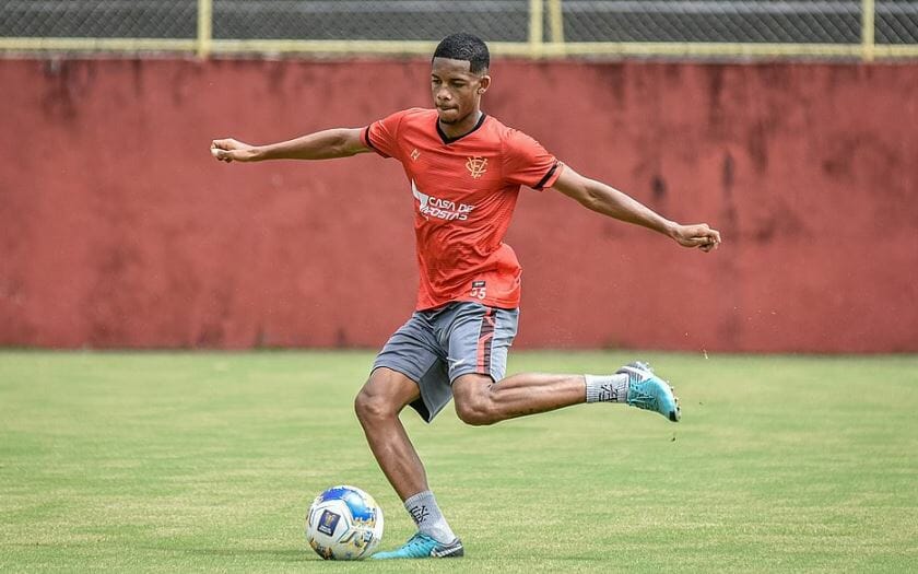 Pedrinho, Revelado Pelo Vitória, É Afastado Pelo Athletico-Pr Por Suspeita De Envolvimento Em Esquema De Apostas