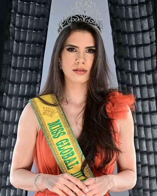 Feirense É Escolhida Como Miss Bahia De Las Américas E Representará O Brasil Em Concurso Internacional