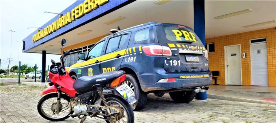 Motocicleta Furtada Há 8 Anos Em Piranhas (Al) É Recuperada Pela Prf Em Paulo Afonso (Ba)