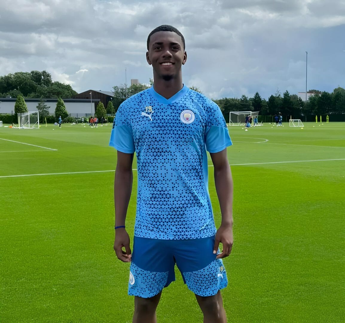 Promessa Do Bahia, Roger Gabriel Treina No Manchester City E Disputará Torneio Em Portugal