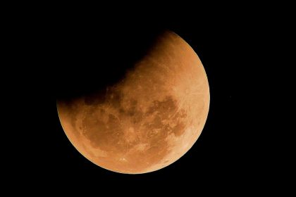 Eclipse Lunar Parcial Visto De Bangkok, Na Tailândia, Em 31 De Janeiro De 2018. Crédito: Chattafan Sakulthong - Shutterstock