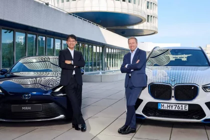 Imagem: Koji Sato, Diretor Da Toyota Motor Corporation E Oliver Zipse, Presidente Do Conselho De Administração Da Bmw Ag - Divulgação/Bmw