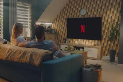 Casal Assistindo Netflix/Imagem Shutterstock-Foto Frame Stock Footage