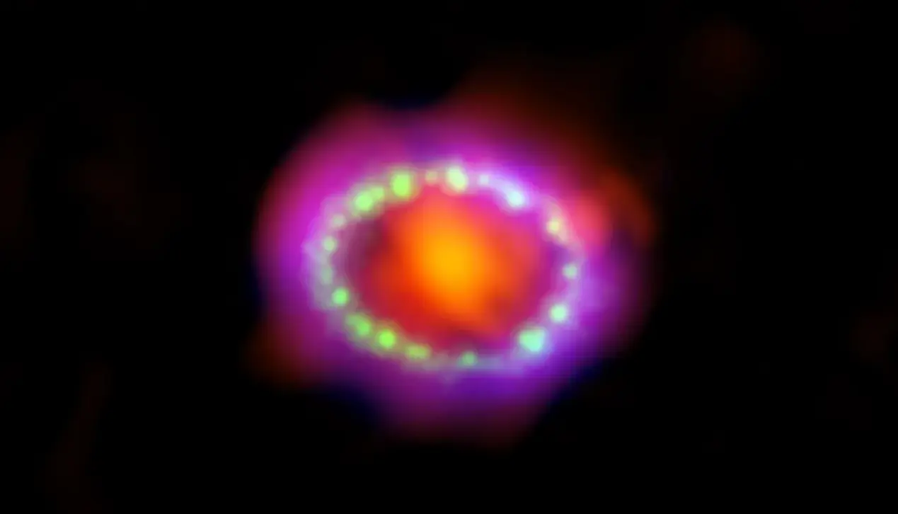 Combinação De Imagens Da Supernova Feitas Por Três Observatórios (Imagem:nasa/Divulgação)