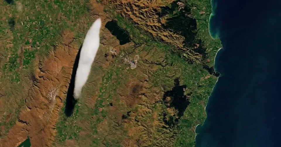 O Taieri Pet É Uma Nuvem Lenticular Altocumulus (Aslc) Que Se Forma Acima Daregião De Otago, Na Nova Zelândia. (Créditos Da Imagem: Nasa Earthobservatory/Landsat)