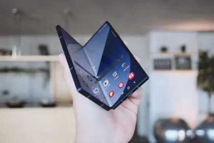 O Galaxy Z Fold 6 Vai Ganhar Uma Nova Versão. (Imagem: Karlis Dambrans /Shutterstock.com)