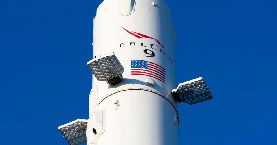 Foguete Da Spacex Levou Mais Satélites Starlink Para A Atmosfera (Imagem: Michael Vi/Shutterstock)