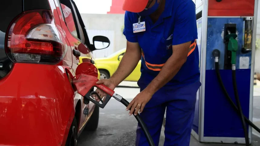 Confira Os Selos Do Inmetro Nas Bombas De Postos De Combustível (Reprodução: Joa Souza/Shutterstock)