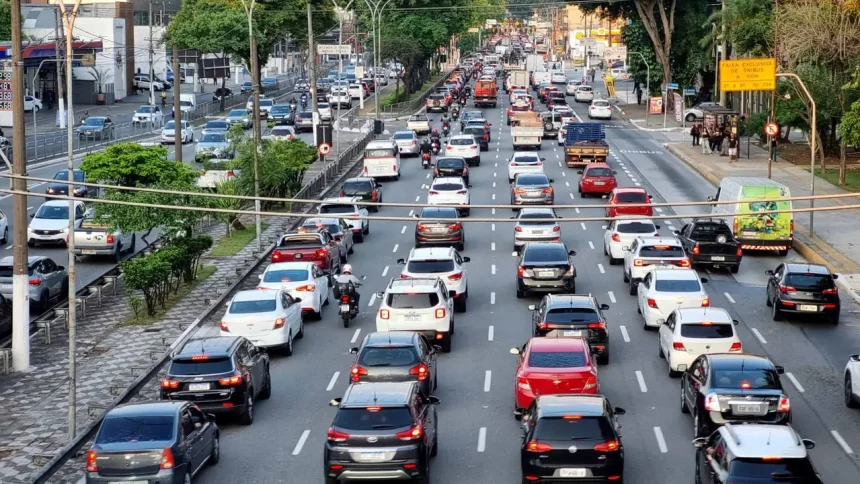 Veículos De Passeio São Muito Piores Para O Planeta (Imagem: Cris Faga/Shutterstock)