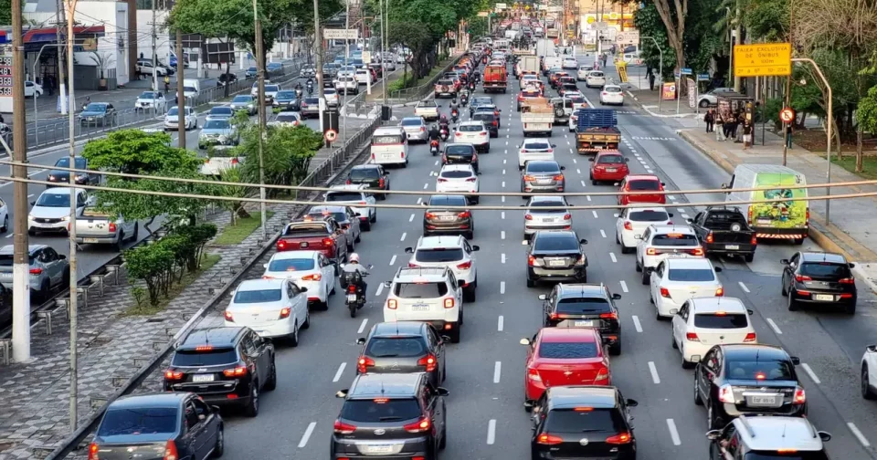 Veículos De Passeio São Muito Piores Para O Planeta (Imagem: Cris Faga/Shutterstock)