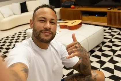 (Neymar Dá Sinais De Investida No Campo Musical / Portal Leodias)