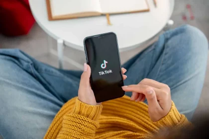 Tiktok Não É Fonte Confiável De Informações Sobre Saúde, Diz Estudo (Imagem: Bongkarngraphic/Shutterstock)