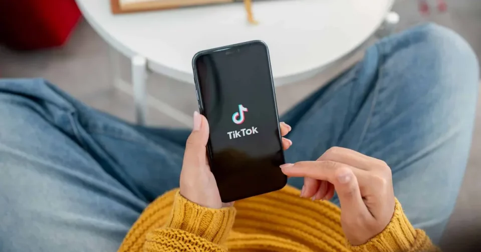 Tiktok Não É Fonte Confiável De Informações Sobre Saúde, Diz Estudo (Imagem: Bongkarngraphic/Shutterstock)