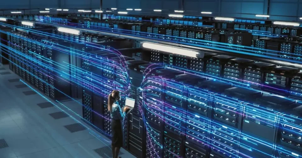 Data Center Tecnológico Equipado Com Baterias De Lítio: Energia Mais Eficiente E Sustentável Em Ação (Imagem: Gorodenkoff/Shutterstock)