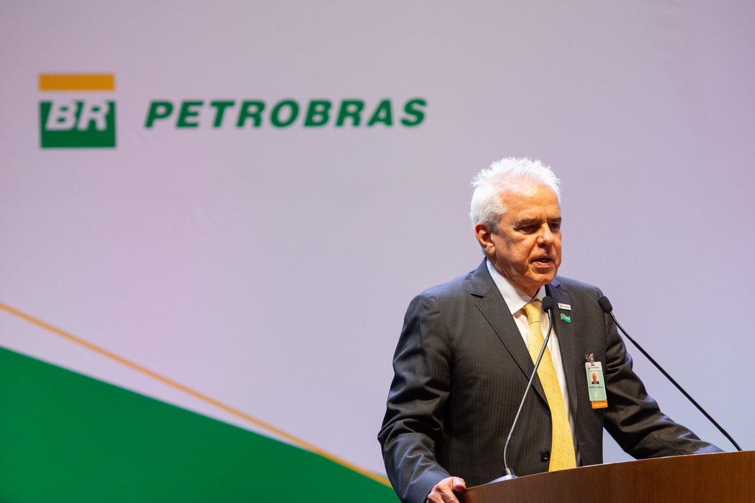 Presidente da Petrobras diz que gasolina custa R 0,91 na refinaria e